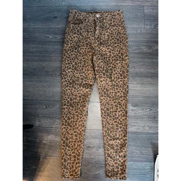 Size 6 America Eagle high rise cheetah jegging. - Picture 1 of 4